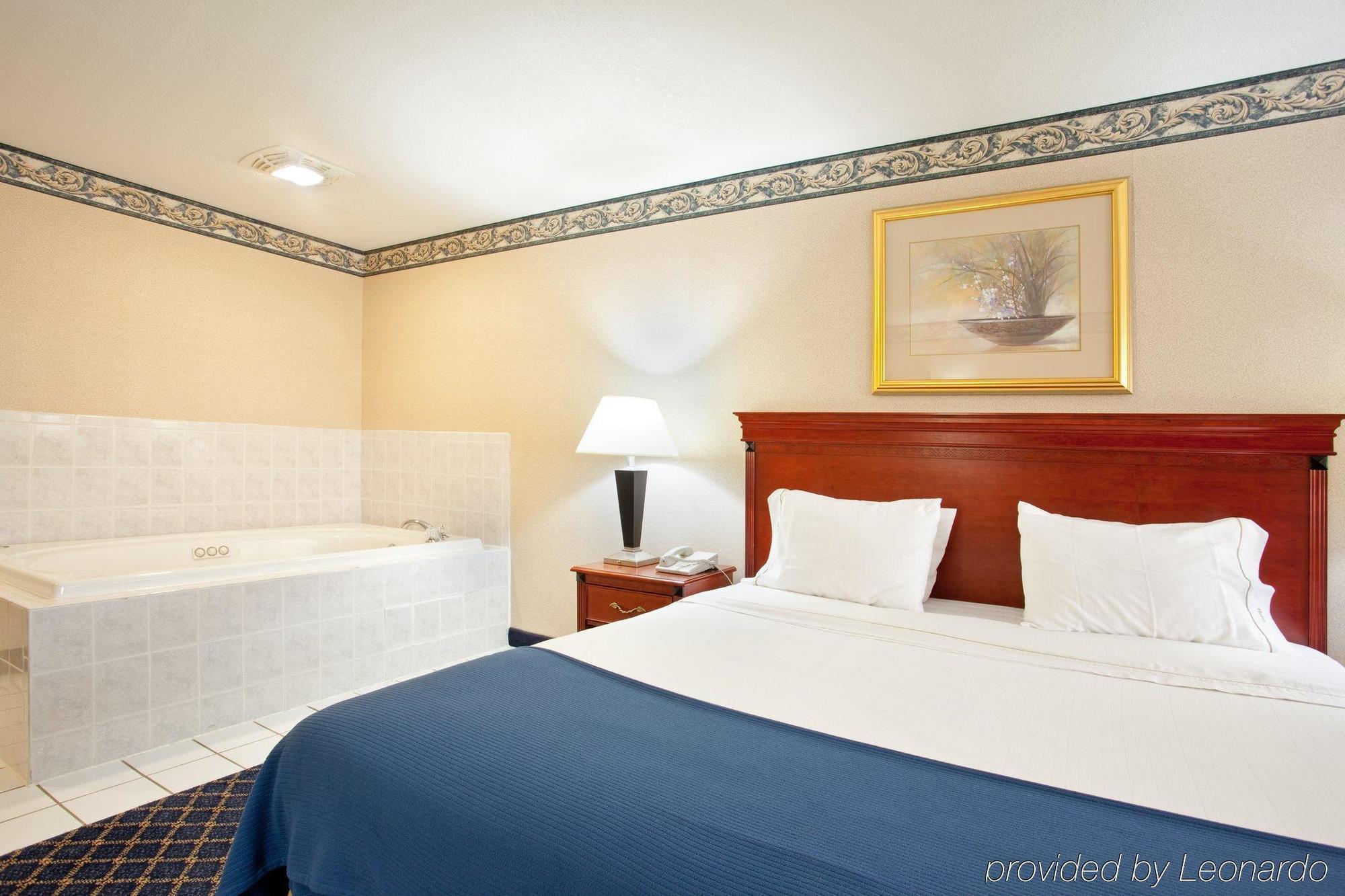 Holiday Inn Express & Suites Danville By Ihg Kamer foto